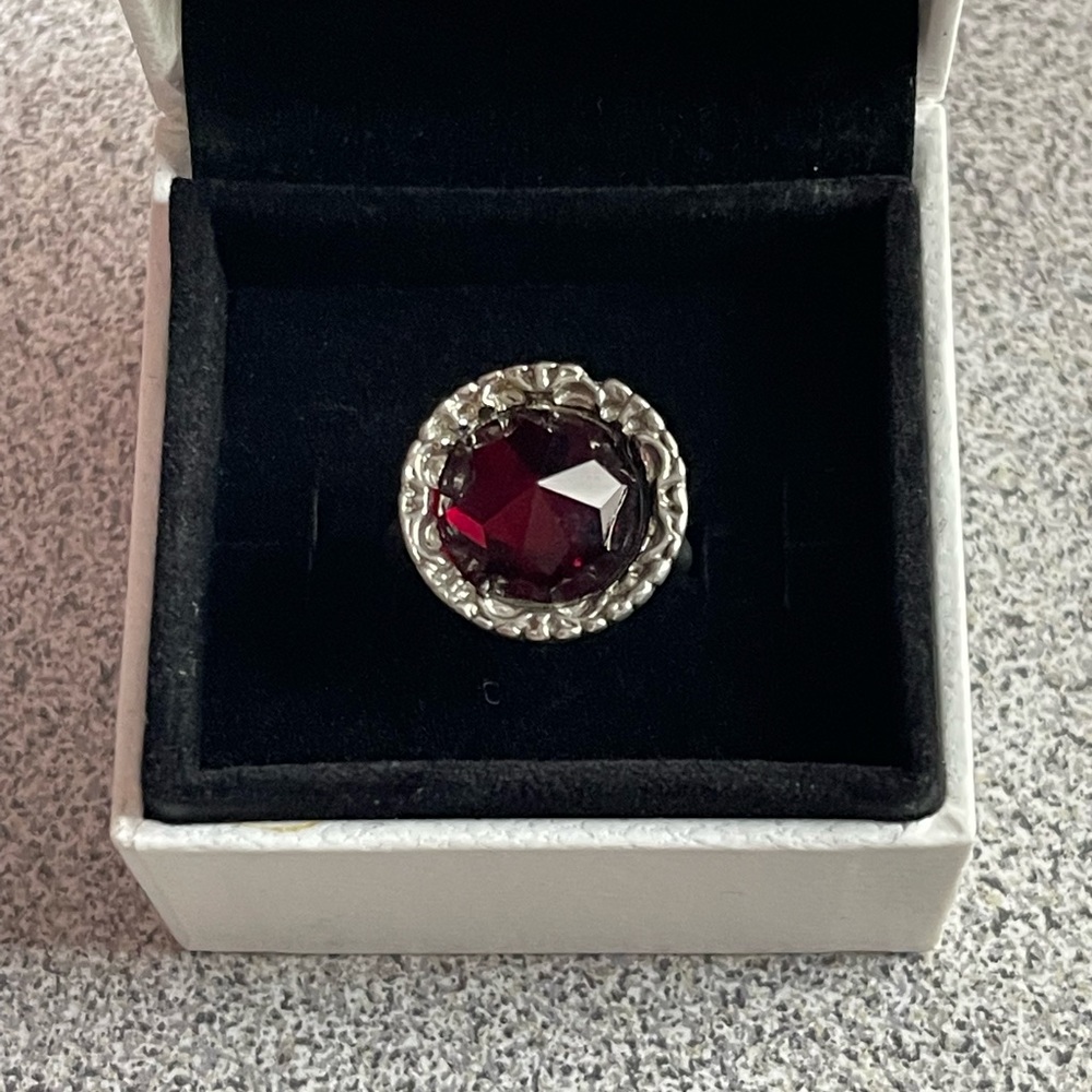 Vintage Leach & Gardner Garnet &
Silver Circular Ring